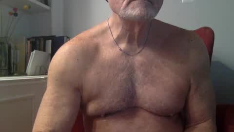 Snapshot of suntrdr077 chatting on December 21, 2025, 8:38 pm suntrdr077 online show from December 21, 2025, 8:38 pm