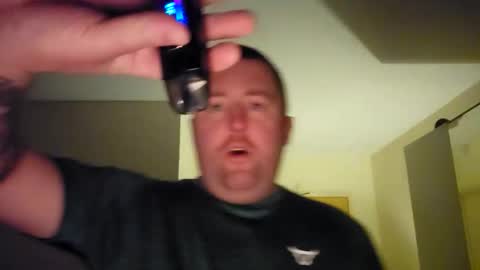 FORMYLOVE online show from December 18, 2025, 10:05 pm