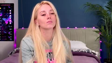 Snapshot of super_peach_stream chatting on December 15, 2024, 12:38 pm ANNApvt open full info in bio online show from December 15, 2024, 12:38 pm