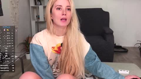 Snapshot of super_peach_stream chatting on January 18, 2025, 8:19 pm ANNApvt open full info in bio online show from January 18, 2025, 8:19 pm