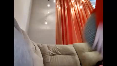 Snapshot of supereasyx chatting on January 5, 2025, 10:21 am Annie online show from January 5, 2025, 10:21 am