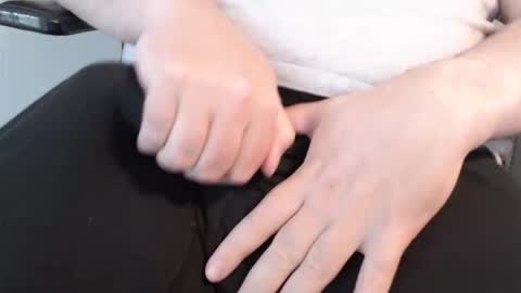 superm0bile online show from November 3, 2025, 6:42 pm