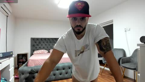 supermanboyxxl online show from November 12, 2025, 6:03 am