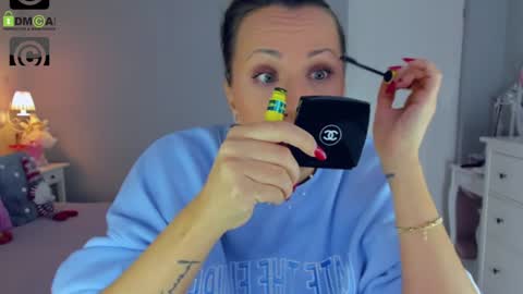 Snapshot of susanjewel chatting on December 6, 2024, 7:43 am SusanJewel online show from December 6, 2024, 7:43 am