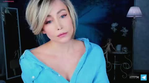 Snapshot of susannawallace chatting on March 22, 2026, 4:49 am InaraSerra online show from March 22, 2026, 4:49 am