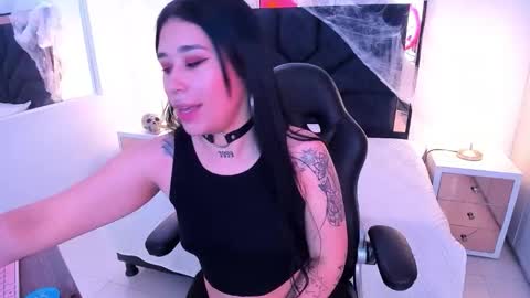 susanvilla online show from October 20, 2025, 7:36 pm