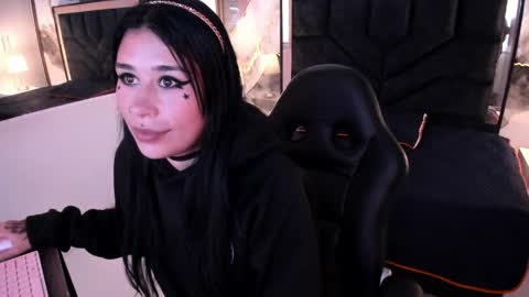 susanvilla online show from April 16, 2026, 7:58 pm