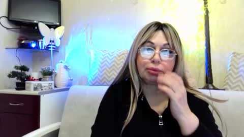 SusiexNoreen online show from April 14, 2026, 1:22 am