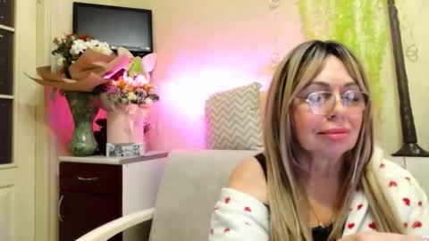 Snapshot of susiexnoreen chatting on April 29, 2026, 2:15 am SusiexNoreen online show from April 29, 2026, 2:15 am