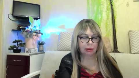 Snapshot of susiexnoreen chatting on May 4, 2026, 11:56 pm SusiexNoreen online show from May 4, 2026, 11:56 pm
