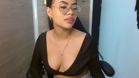 Snapshot of sussan_love01 chatting on February 19, 2025, 9:03 pm Susan online show from February 19, 2025, 9:03 pm