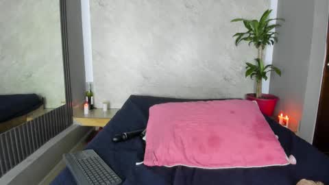 Snapshot of sussanmilf_ chatting on February 15, 2025, 2:11 pm sussanmilf online show from February 15, 2025, 2:11 pm