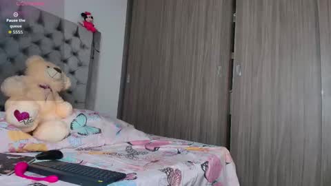 Andrea online show from October 17, 2025, 10:23 pm