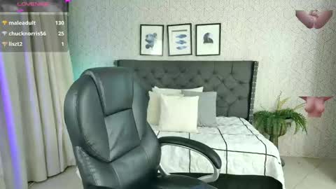 Snapshot of sussy__stone chatting on December 23, 2024, 4:17 pm online show from December 23, 2024, 4:17 pm