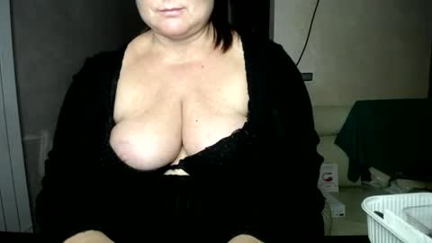 Snapshot of sutralove chatting on December 19, 2024, 8:02 pm Curvy Charm online show from December 19, 2024, 8:02 pm
