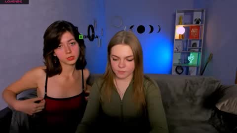 suzi_love online show from October 16, 2025, 7:37 pm