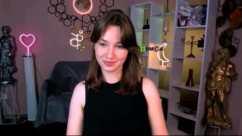suzi_love online show from October 17, 2025, 7:16 pm