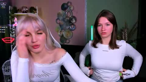 suzi_love online show from October 18, 2025, 7:25 pm