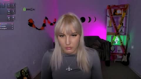 suzi_love online show from October 21, 2025, 12:22 am