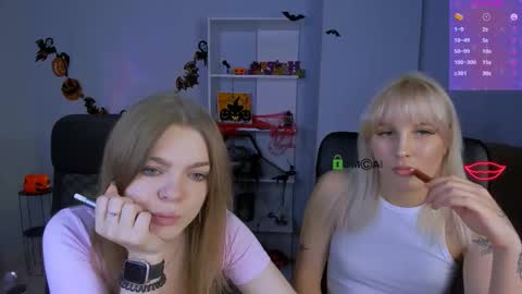 suzi_love online show from October 21, 2025, 7:47 pm
