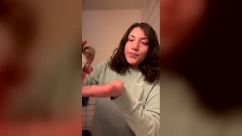 Snapshot of suzyishellawet chatting on February 26, 2026, 4:06 pm Suzy online show from February 26, 2026, 4:06 pm