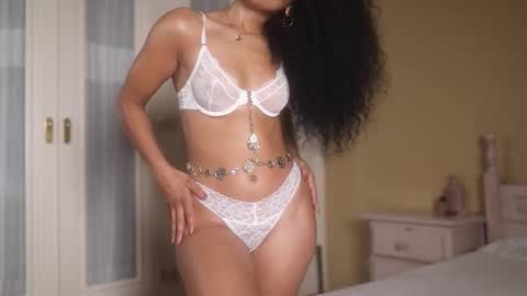 suzysuza online show from September 15, 2025, 3:12 pm