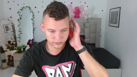 Snapshot of sven_fox723 chatting on May 3, 2026, 12:22 pm Sven online show from May 3, 2026, 12:22 pm