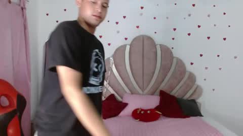 Snapshot of sven_fox723 chatting on May 24, 2026, 12:54 pm Sven online show from May 24, 2026, 12:54 pm