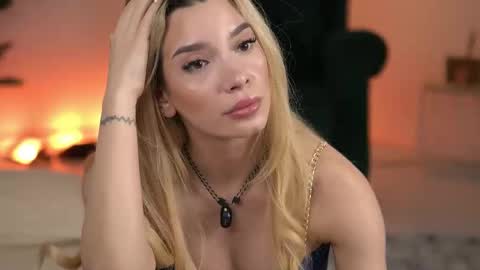 Snapshot of svveetluna chatting on May 11, 2026, 3:01 am SweetLuna online show from May 11, 2026, 3:01 am