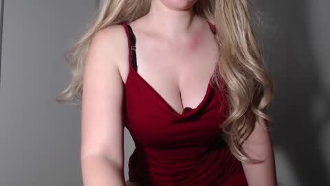 sweat_mia online show from September 10, 2025, 7:52 am