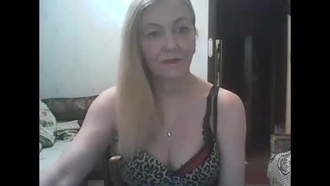 sweet4blonde609 online show from January 28, 2025, 9:19 am