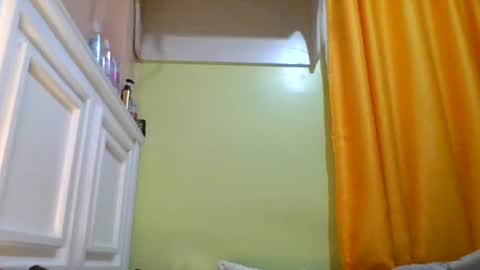 sweet52537 online show from April 13, 2026, 6:13 pm