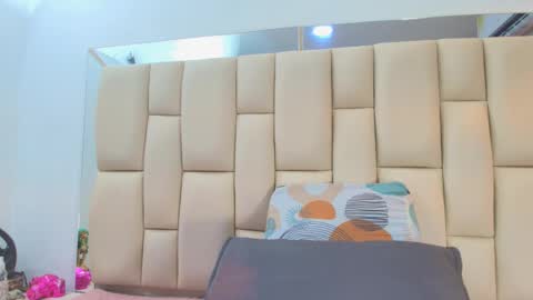 Amye  online show from November 25, 2025, 7:47 pm