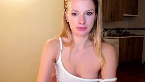 Snapshot of sweet_angel_a chatting on December 4, 2025, 11:24 pm Ann - your sweet girl online show from December 4, 2025, 11:24 pm