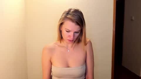 Snapshot of sweet_angel_a chatting on December 19, 2025, 12:45 pm Ann - your sweet girl online show from December 19, 2025, 12:45 pm