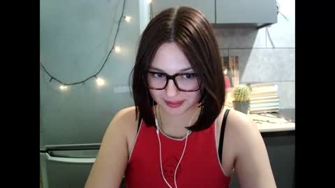 Bella dont forget thumbs up online show from December 14, 2025, 11:04 am