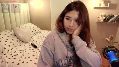 Snapshot of sweet_cami1 chatting on December 21, 2024, 1:26 am Camila online show from December 21, 2024, 1:26 am