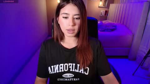 Snapshot of sweet_cami1 chatting on March 10, 2025, 2:28 am Camila online show from March 10, 2025, 2:28 am