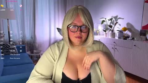 Snapshot of sweet_car0line_ chatting on April 26, 2026, 5:49 am Caroline online show from April 26, 2026, 5:49 am