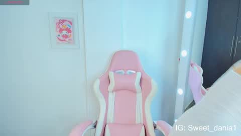 sweet_dania_ online show from March 12, 2025, 3:13 am