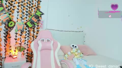 sweet_dania_ online show from October 22, 2025, 8:14 am