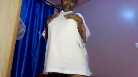 Snapshot of sweet_ebony001 chatting on March 20, 2026, 5:18 pm sweet_ebony001 online show from March 20, 2026, 5:18 pm