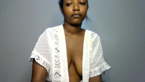 Snapshot of sweet_ebony001 chatting on March 24, 2026, 3:00 am sweet_ebony001 online show from March 24, 2026, 3:00 am