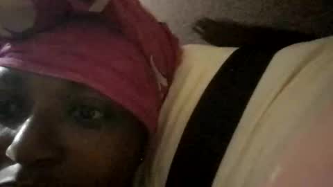 Snapshot of sweet_ebony001 chatting on April 4, 2026, 1:04 am sweet_ebony001 online show from April 4, 2026, 1:04 am