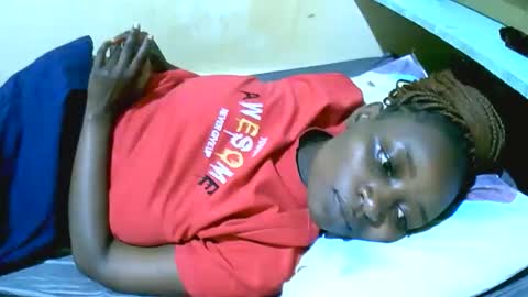 Snapshot of sweet_elena24 chatting on October 28, 2025, 8:22 pm shillah online show from October 28, 2025, 8:22 pm