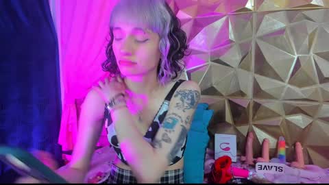  emmili  online show from January 16, 2025, 12:09 pm