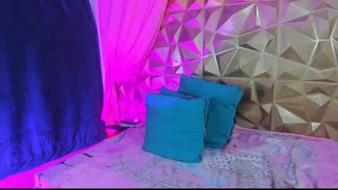  emmili  online show from January 16, 2025, 6:16 pm