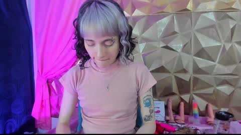  emmili  online show from January 25, 2025, 12:16 pm