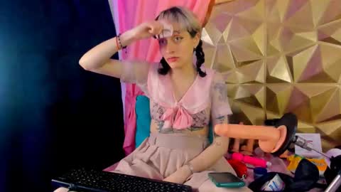  emmili  online show from October 1, 2025, 12:22 pm