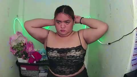 sweet_frex123 online show from October 6, 2025, 6:22 am